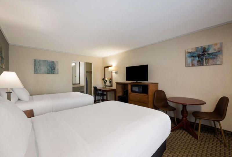 SureStay Plus by Best Western Woodbury Inn - Oda