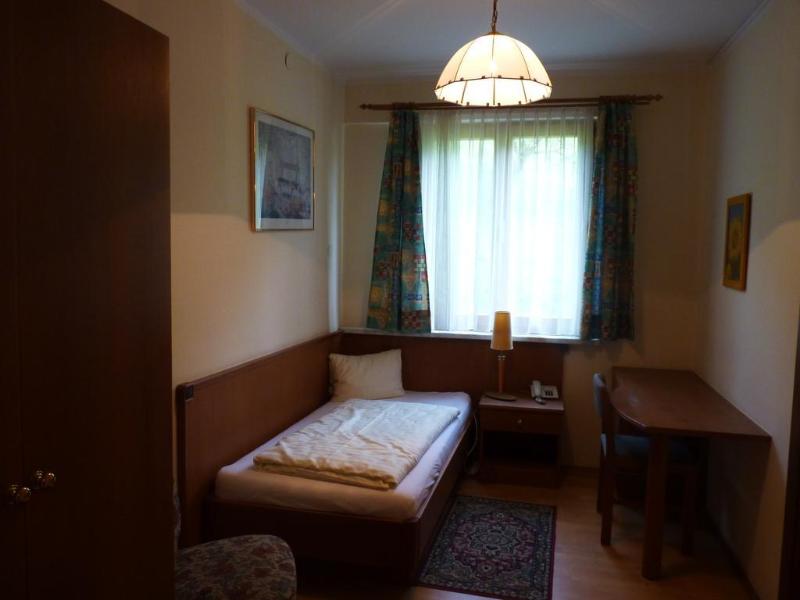 Gasthof Zur Post und Nebenhauser - Genel