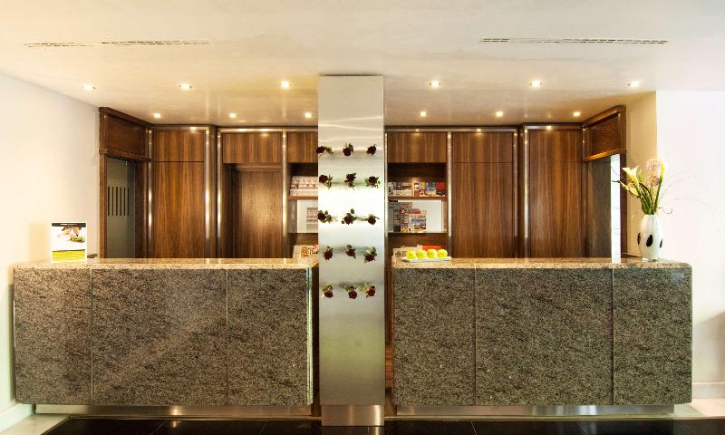 Derag Livinghotel Düsseldorf - Lobi