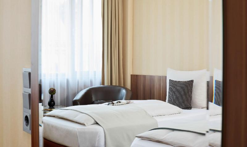 Derag Livinghotel Düsseldorf - Oda
