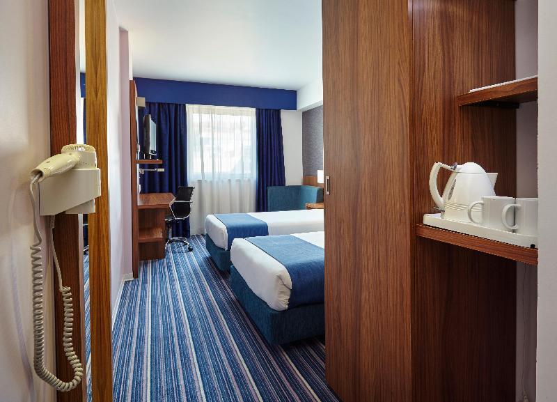 Holiday Inn Express Lisbon Alfragide - Oda