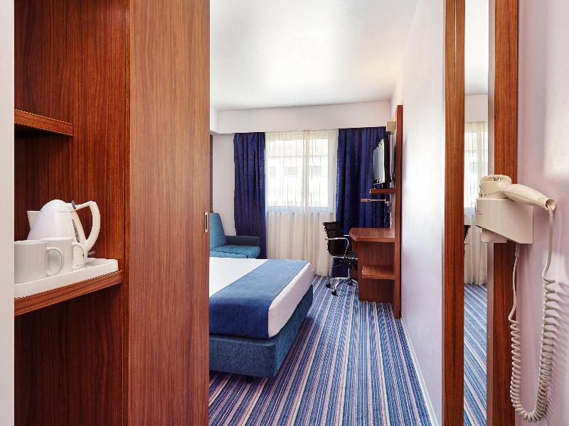 Holiday Inn Express Lisbon Alfragide - Oda