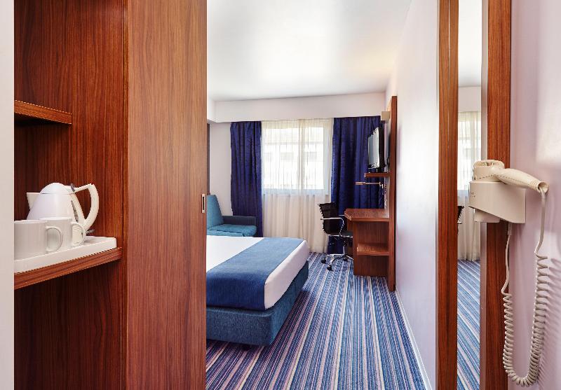 Holiday Inn Express Lisbon Alfragide - Oda