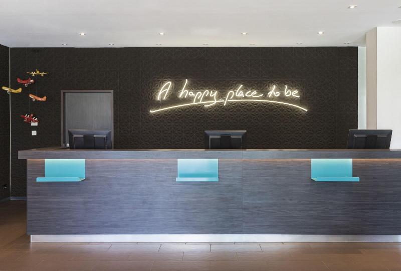 Park Inn by Radisson Frankfurt Airport - Lobi