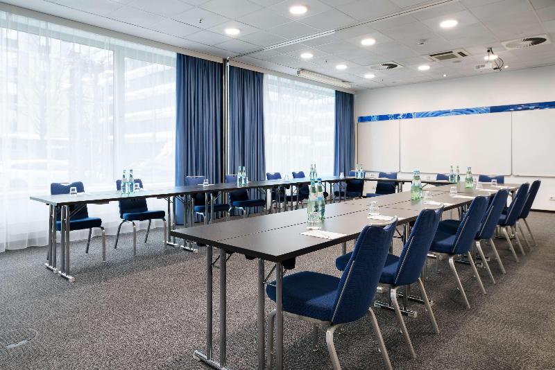 Park Inn by Radisson Frankfurt Airport - Toplantı