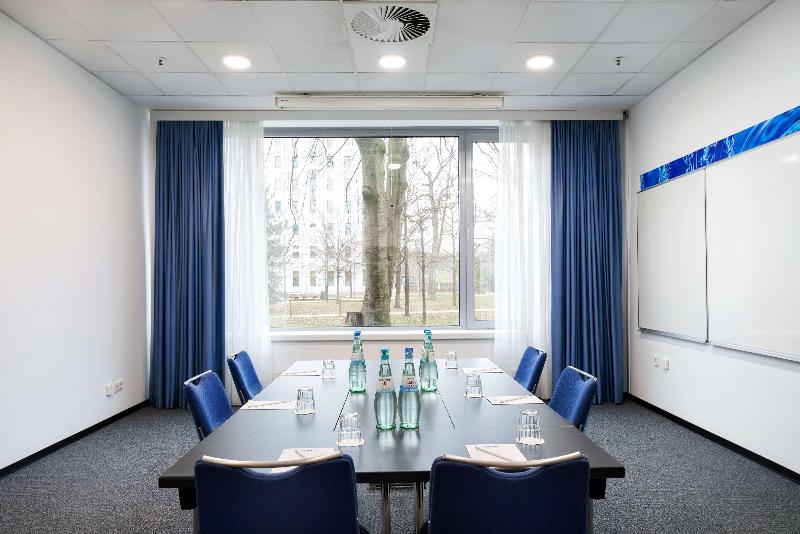 Park Inn by Radisson Frankfurt Airport - Toplantı