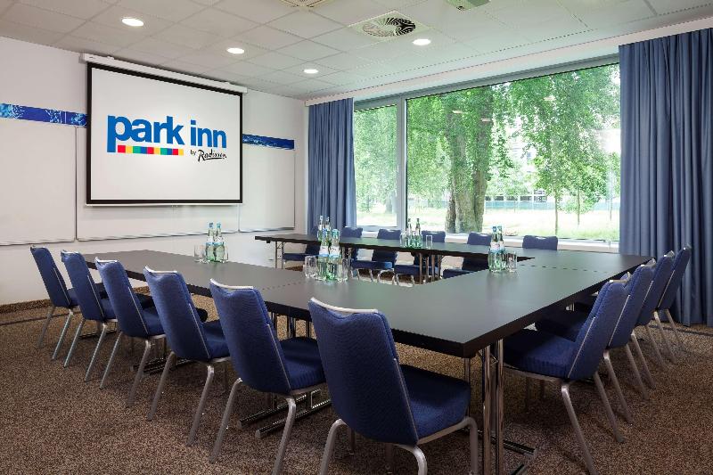Park Inn by Radisson Frankfurt Airport - Toplantı