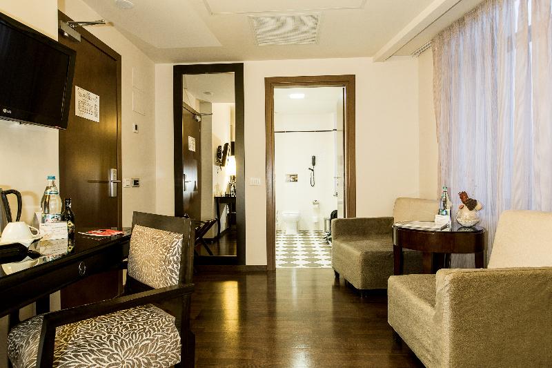 Europa Royale Bucharest - Oda