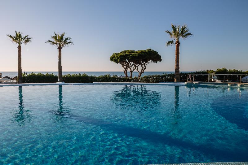 Grand Muthu Oura View Beach Club - Havuz