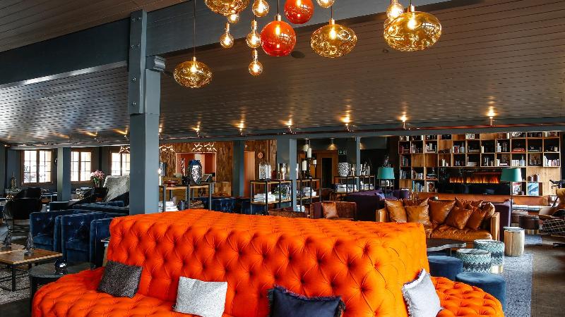 HUUS Gstaad Hotel - Lobi