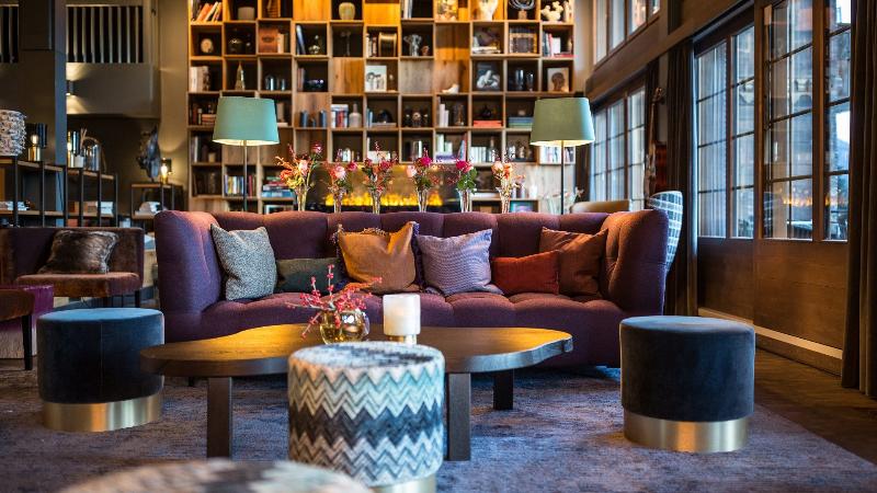 HUUS Gstaad Hotel - Lobi
