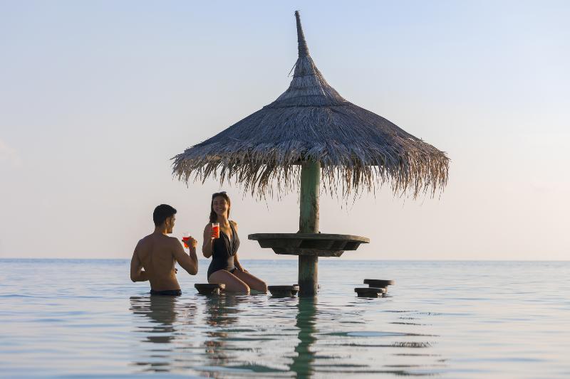 Centara Ras Fushi Resort & Spa Maldives - Havuz