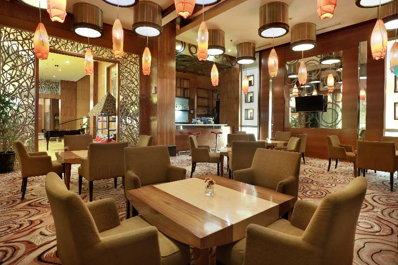 Swiss-Belhotel Maleosan Manado - Bar