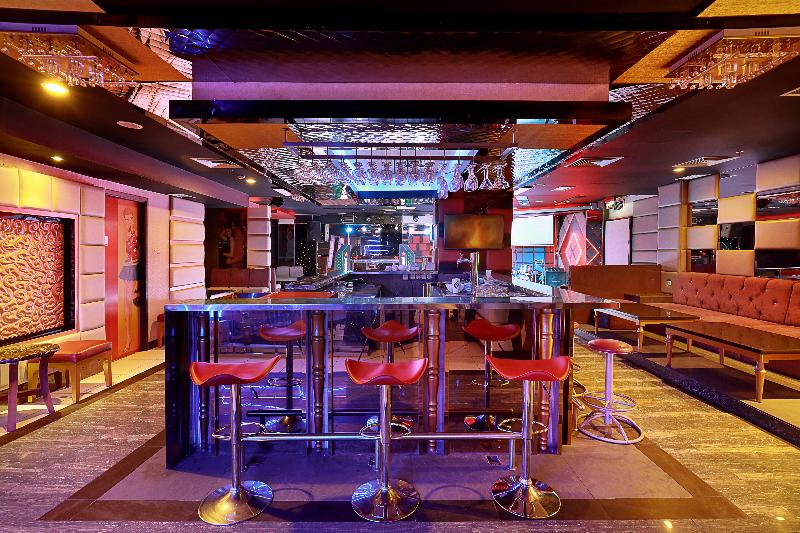 Swiss-Belhotel Maleosan Manado - Bar