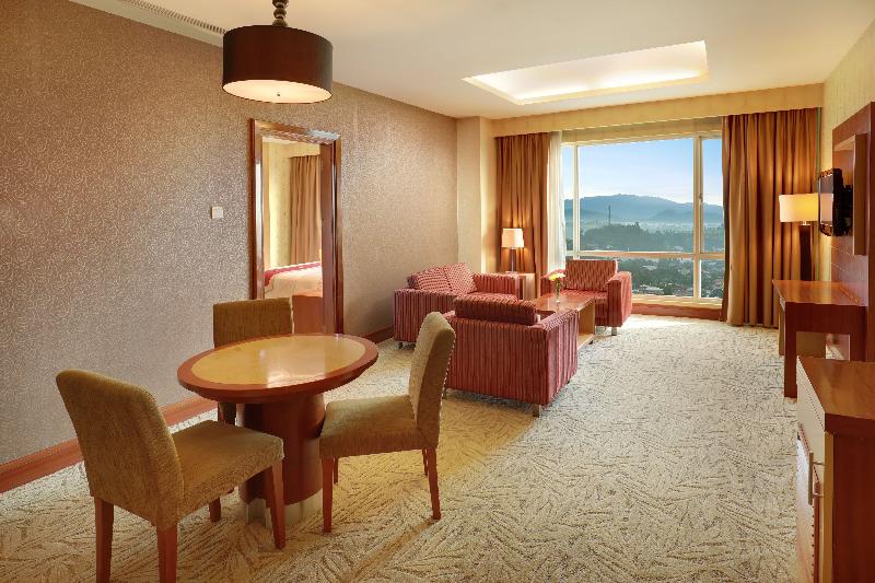 Swiss-Belhotel Maleosan Manado - Oda