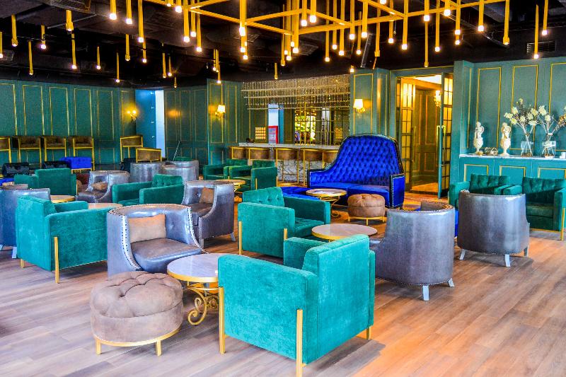 Swiss-Belhotel Kendari - Bar