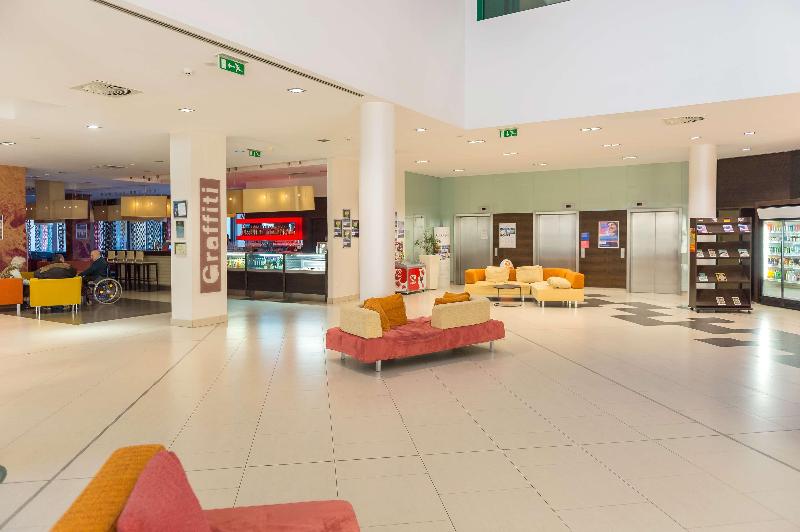 Park Inn by Radisson Sarvar Resort & Spa - Lobi