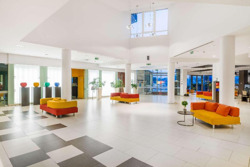 Park Inn by Radisson Sarvar Resort & Spa - Lobi