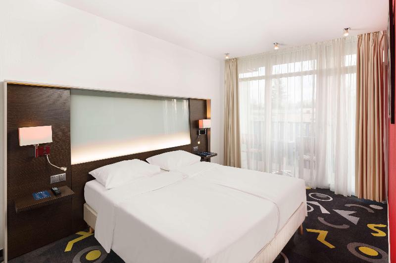 Park Inn by Radisson Sarvar Resort & Spa - Oda