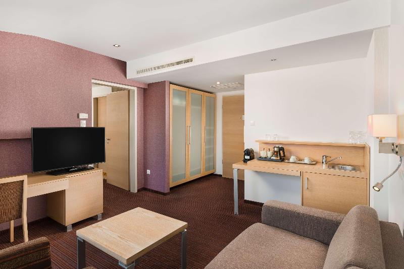 Park Inn by Radisson Sarvar Resort & Spa - Oda