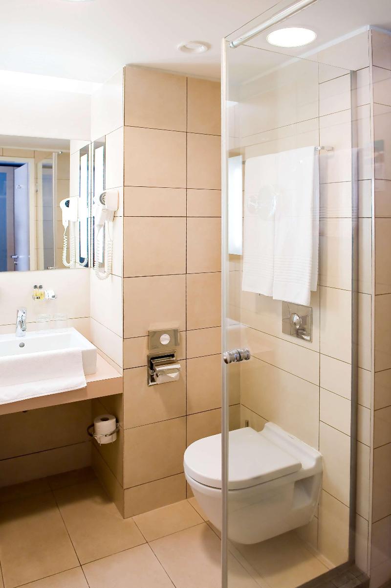 Park Inn by Radisson Sarvar Resort & Spa - Oda