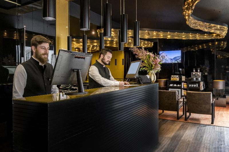 9Hotel Mercy - Lobi