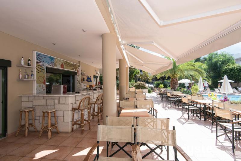 Solimar Ruby - Bar