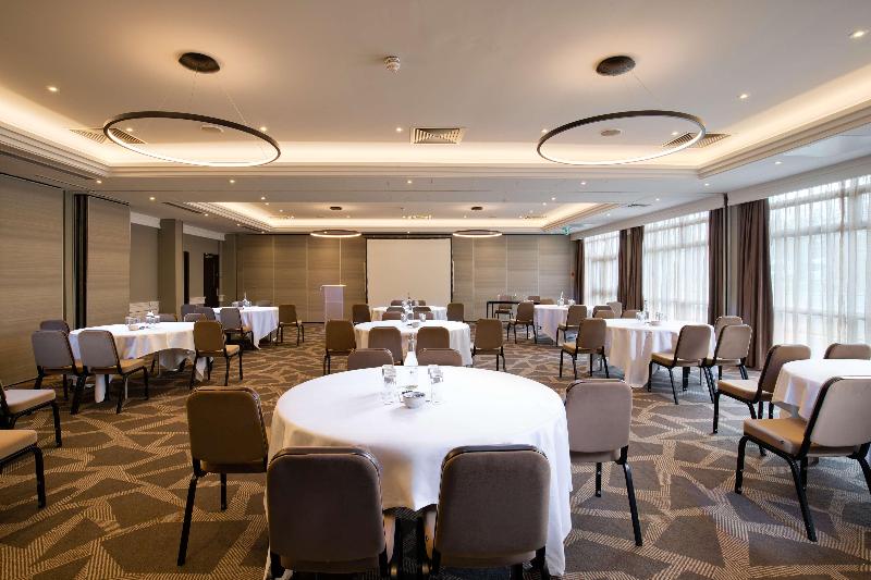 DoubleTree by Hilton London Ealing - Genel