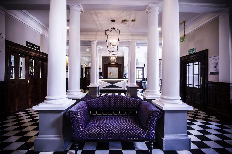 Doubletree by Hilton Cheltenham Park - Lobi