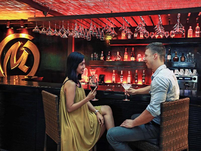 The Royal Beach Seminyak Bali - Bar