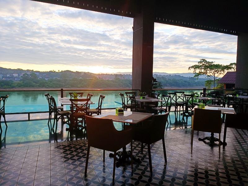 Chiangkhon Teak Garden Riverfront Hotel - Restoran