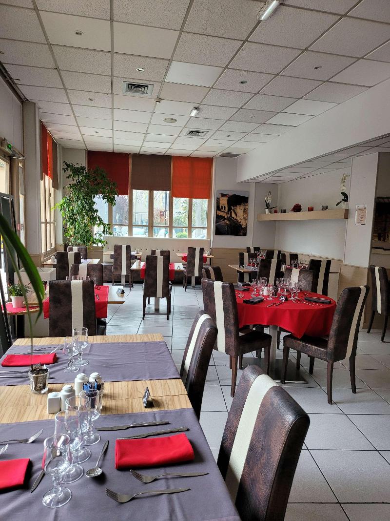 Kyriad Orange - Restoran