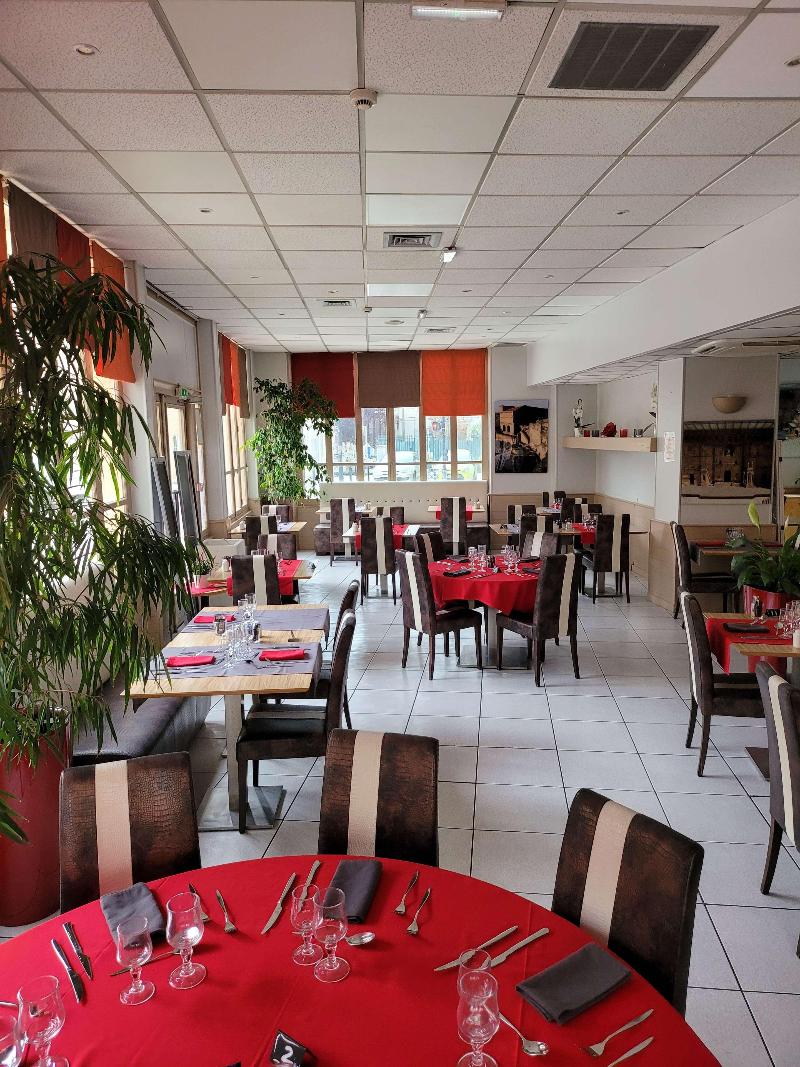 Kyriad Orange - Restoran