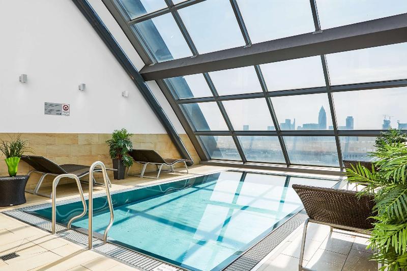 Radisson Blu Hotel Frankfurt - Havuz