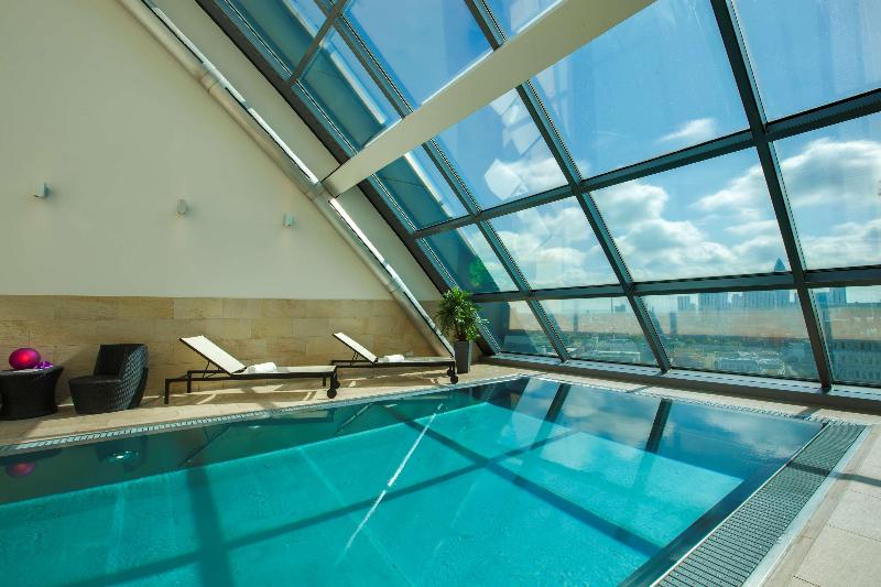 Radisson Blu Hotel Frankfurt - Havuz