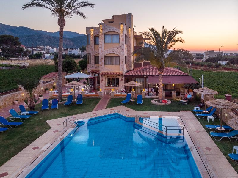 Danelis Apartments - Havuz