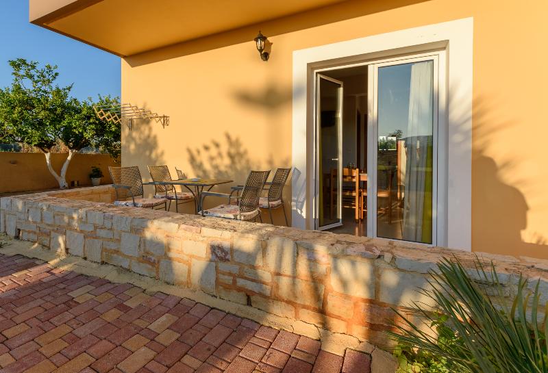 Danelis Apartments - Teras