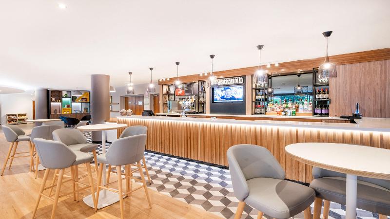 Holiday Inn London-Luton Airport - Bar