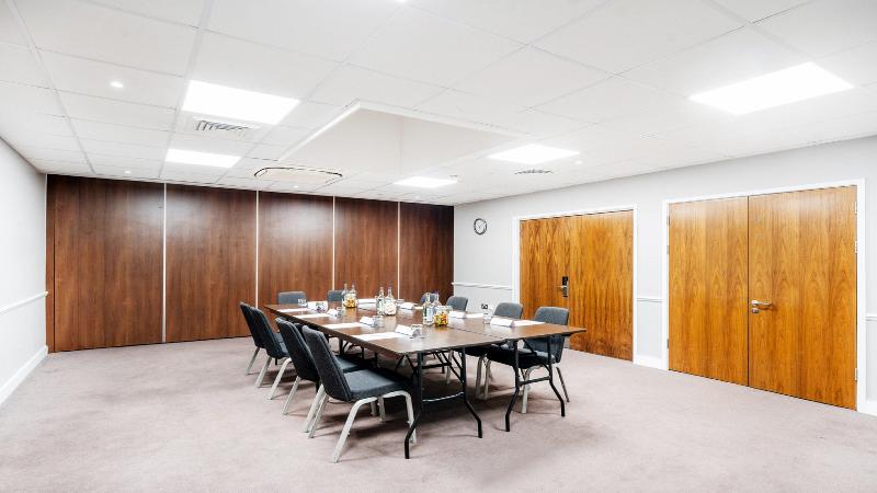 Holiday Inn London-Luton Airport - Toplantı