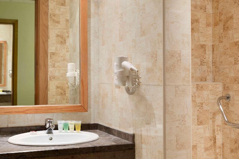 Ramada Resort Dead Sea - Oda