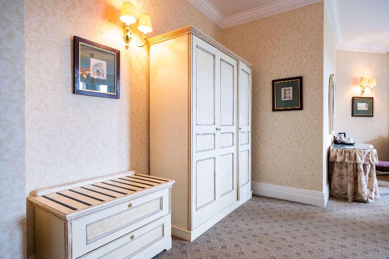 Makeney Hall - Oda
