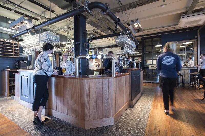 Ship and Trades - Bar