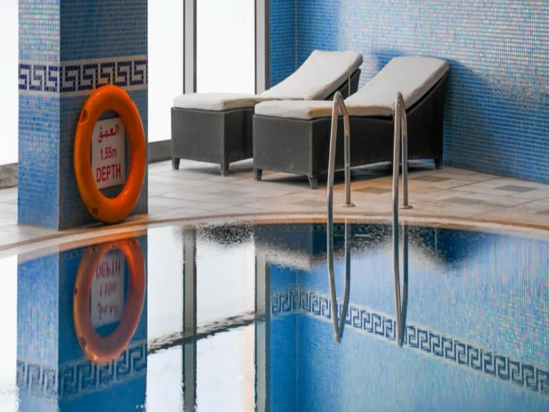 Central Hotel Doha by IHG - Havuz