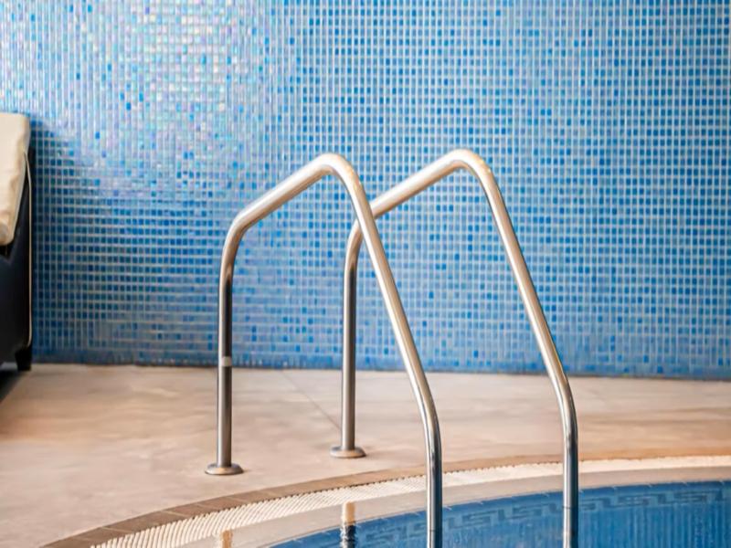 Central Hotel Doha by IHG - Havuz
