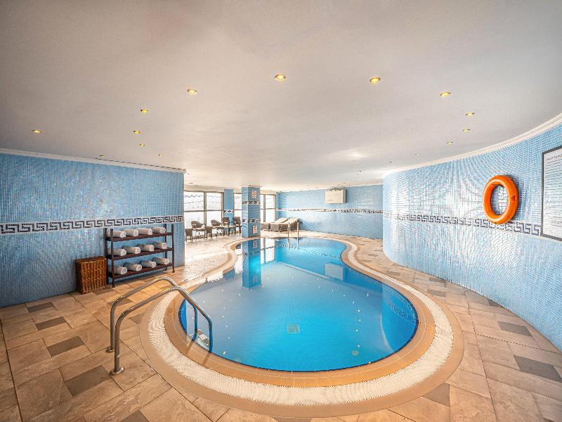Central Hotel Doha by IHG - Havuz