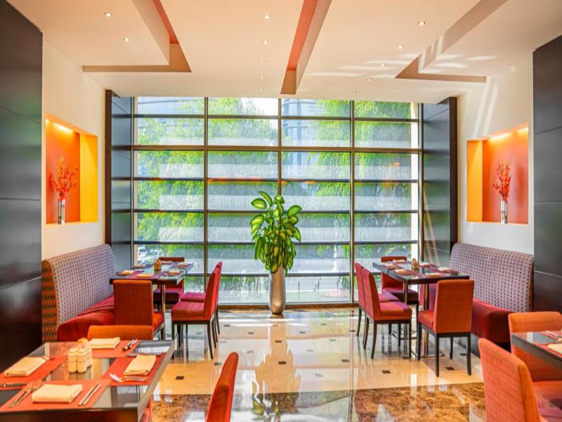 Central Hotel Doha by IHG - Restoran