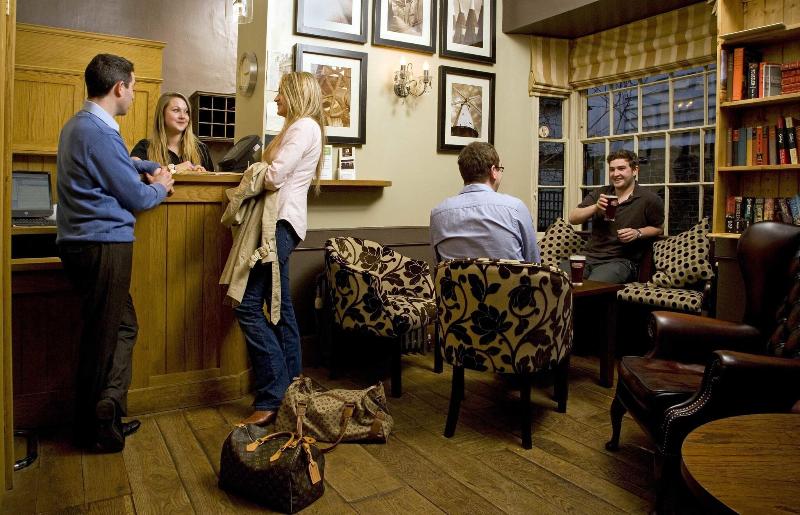 The George Hotel - Lobi