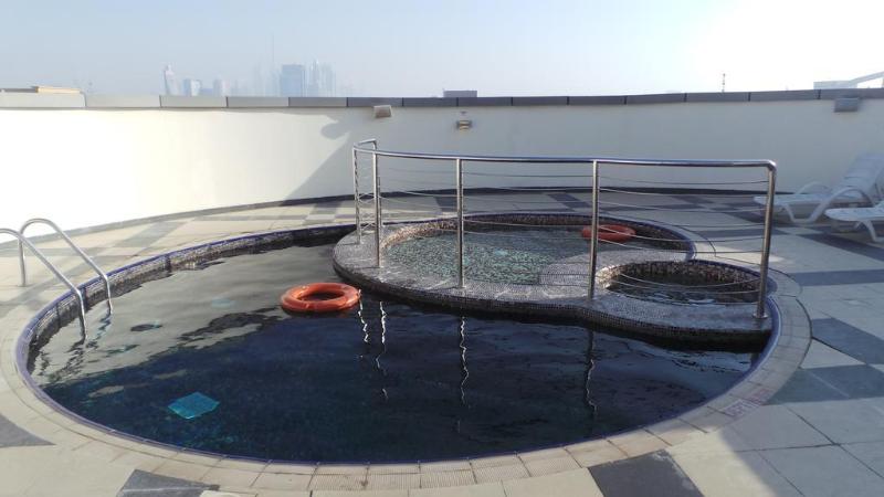 Xclusive Maples Hotel Apartments - Havuz