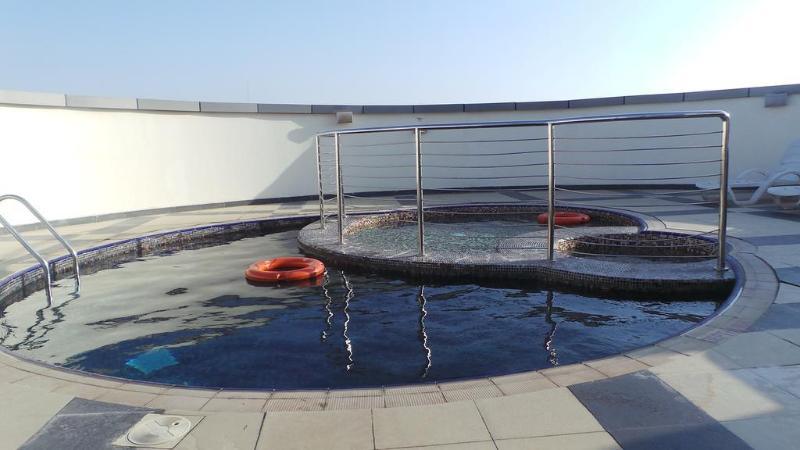 Xclusive Maples Hotel Apartments - Havuz