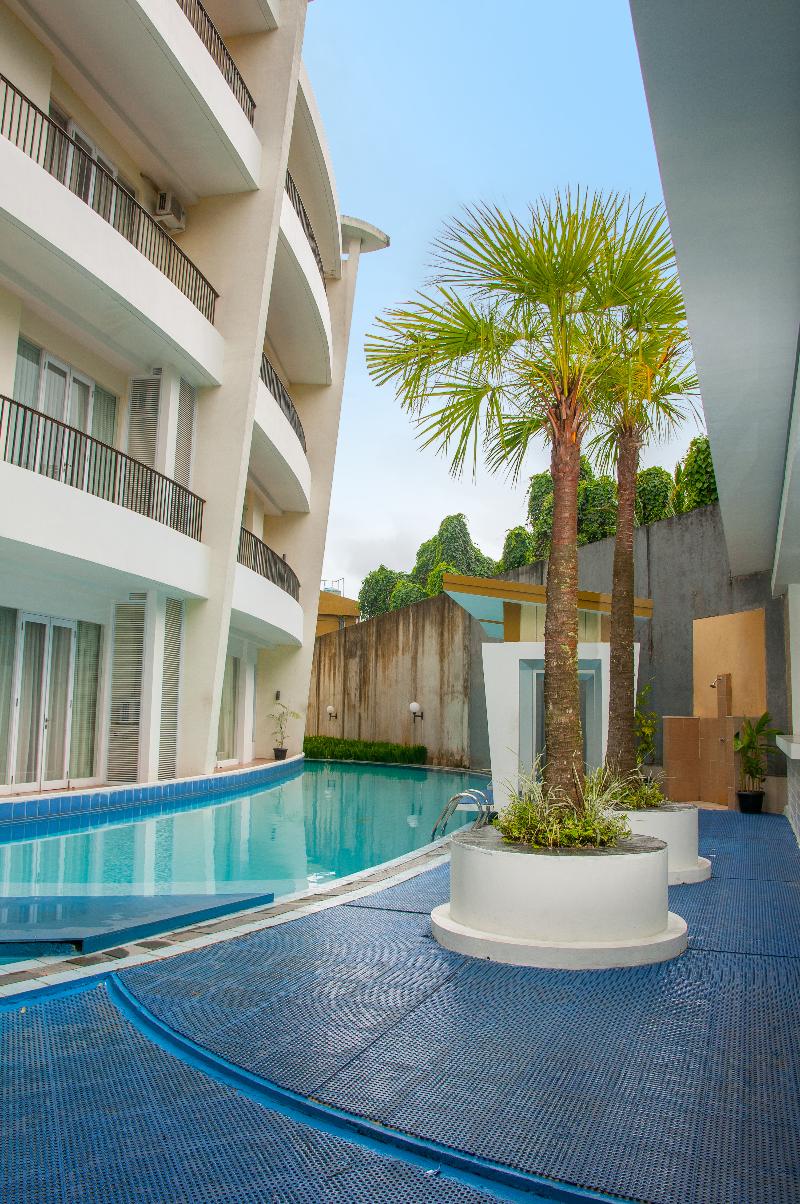 Hotel Santika Bangka - Havuz